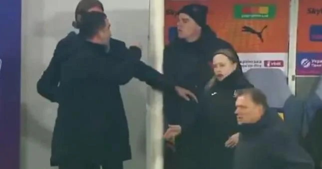 Arda Turan özündən çıxdı, rəqibin üzərinə getdi Video