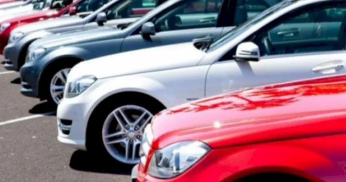 Nazirliyin satışa çıxardığı avtomobil 2,5 dəfə baha qiymətə satıldı