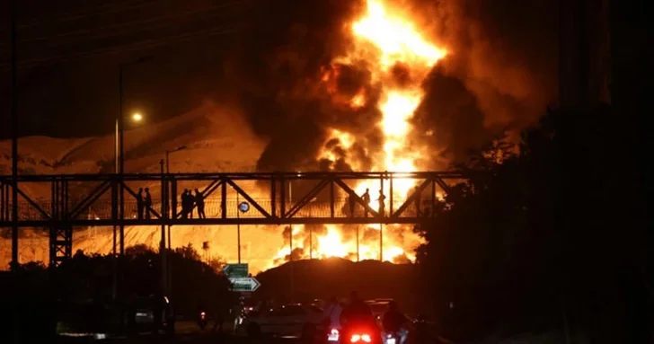 На сталелитейном заводе в Иране вспыхнул сильный пожар
