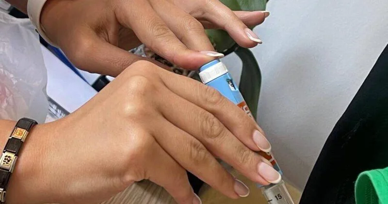 Sosial şəbəkələrdə trend olan arıqlama iynələri Gözəllik, yoxsa gizli təhlükə? AÇIQLAMA