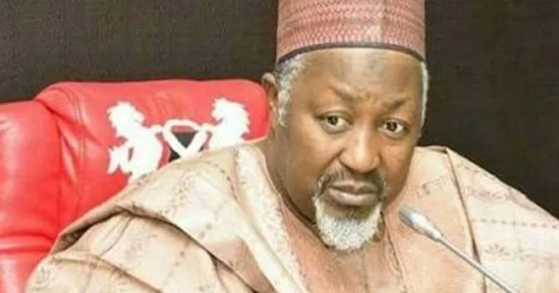 Nigeriyanın müdafiə naziri istefasından sonra öldü