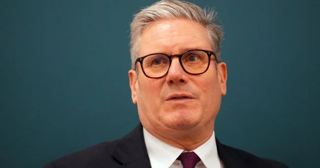 Starmer Çinə qarşı sərt bir açıqlama verərək onu milli təhdid adlandırdı