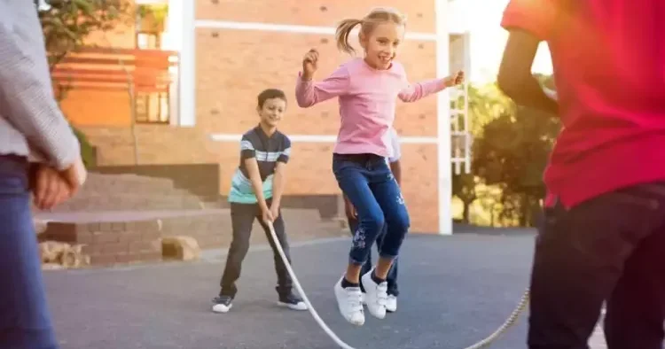 Məhəllə oyunları uşaqların ünsiyyət və əməkdaşlıq bacarıqlarını inkişaf etdirir Psixoloqdan TÖVSİYƏ