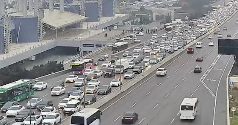 Əksər yollar tıxaclıdır Siyahı