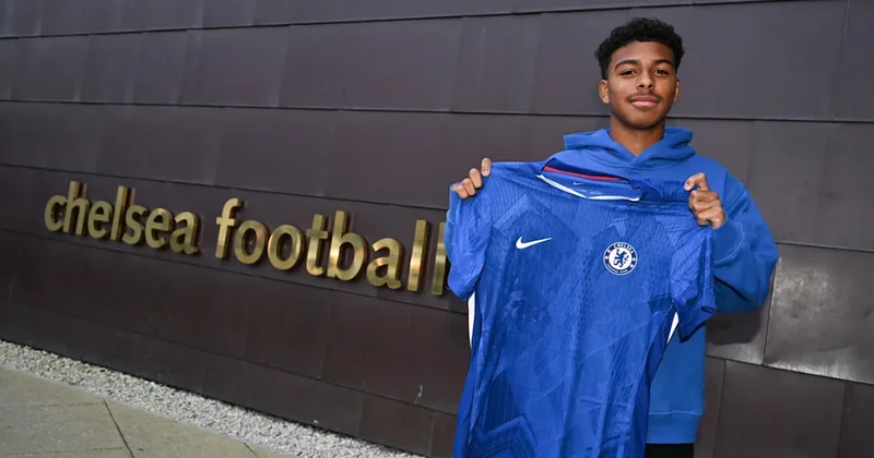 Silvanın oğlu peşəkar müqavilə imzaladı