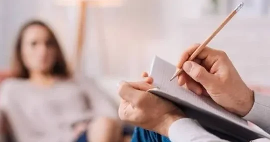 Dekabrda psixiatr müraciətləri artır Mütəxəssis səbəbi açıqladı