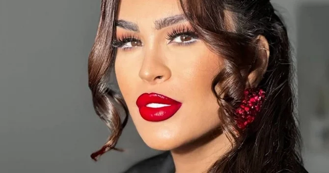 Ülviyyə Namazova: Şərhlərdə mənə yazırlar ki, dişlərin at dişlərinə bənzəyir