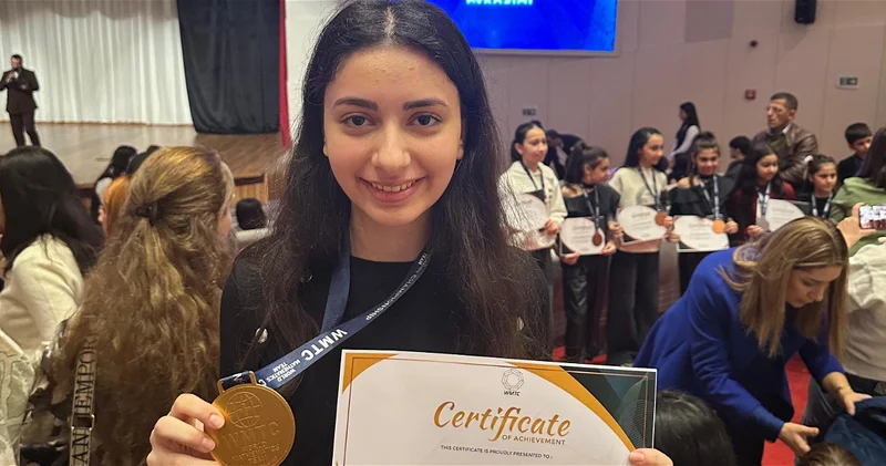 Азербайджанская школьница покоряет международные математические олимпиады ФОТО