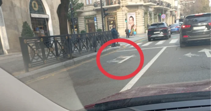 Üst üstə çəkilən nişanlar sürücüləri çaş baş salır ŞİKAYƏT FOTO