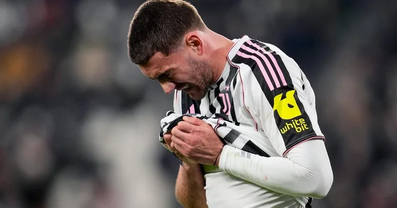 Ağlayaraq oyundan çıxdı: 4 ay olmayacaq