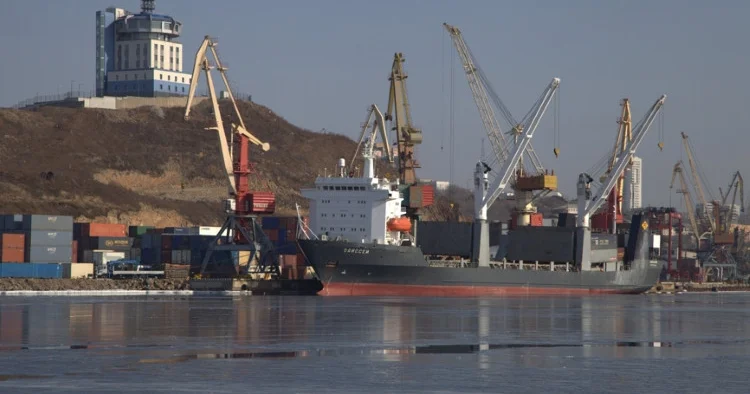 Российские порты обязали искать взрывчатку на иностранных судах