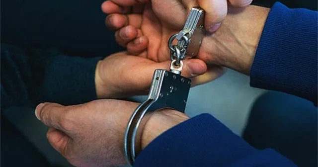 В Баку трое обвиняемых в организации онлайн игр арестованы в зале суда