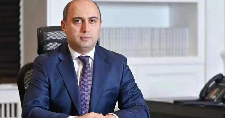 Emin Əmrullayev Qarabağ Universitetinin müəlliminə təşəkkür edib FOTO