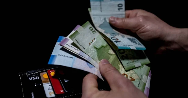 Pensiyaçılar üçün 245 manat, uşaqlar 260... Milli Məclis qəbul etdi