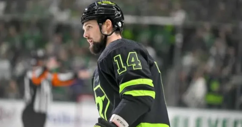 Benn “Dallas”da 400 ə çatan ikinci hokkeyçi oldu