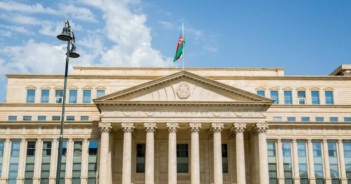 Məmur arvadını öldürən şəxsin ömürlük cəzası ləğv edildi