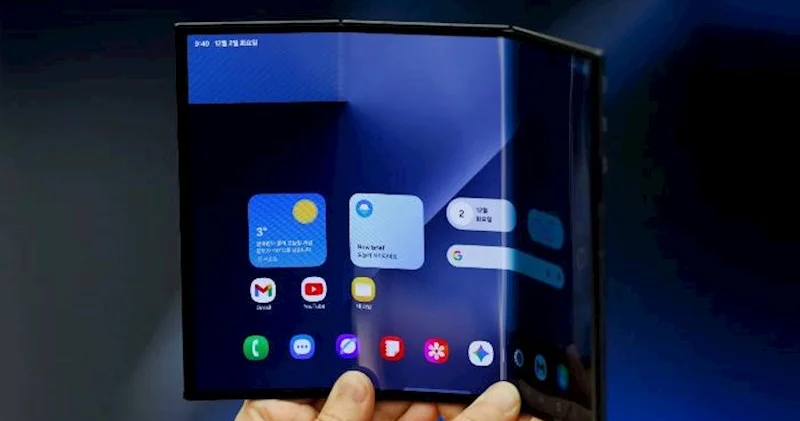 “Samsung” da üçqatlanan smartfonunu təqdim etdi
