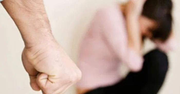 21 yaşlı oğlan onunla barışmaq istəməyən sevgilisinə xəsarət yetirdi