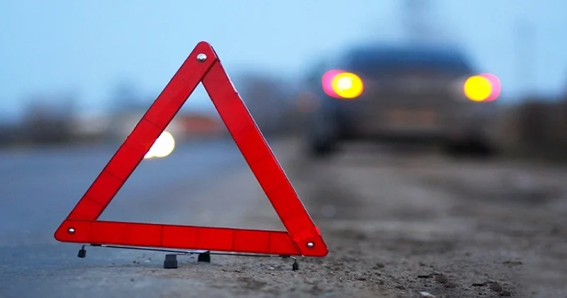 Gecə klubundan çıxıb “Carsharing” in avtomobilini qaçırdı Qəza törətdi