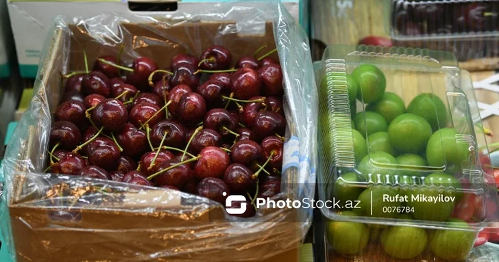 Фрукты не по сезону: алыча за 150 манатов находит своих покупателей в Баку