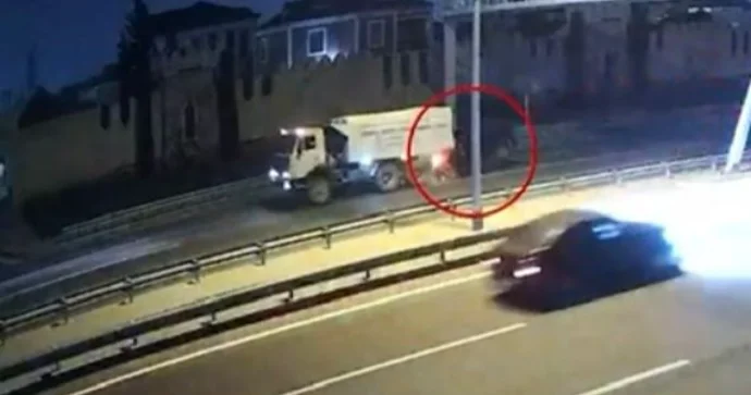 Fikri yolda olmayan sürücü gəldiyi sürətlə yük maşınına çırpıldı ANBAAN VİDEO