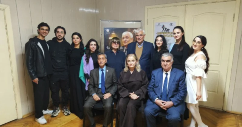 Sözün sehrinə sığınan adam