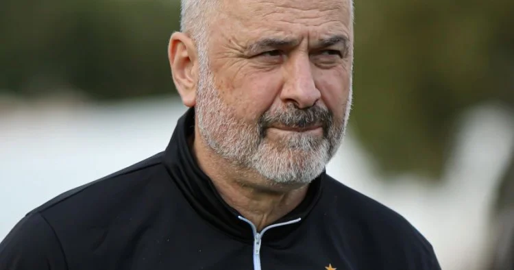 “Neftçi”nin sabiq məşqçisi paytaxt klubunda işləmək istəyir