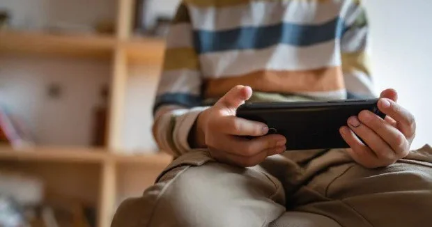 Avstraliyada 16 yaşdan kiçiklər üçün sosial media qadağan edildi VİDEO