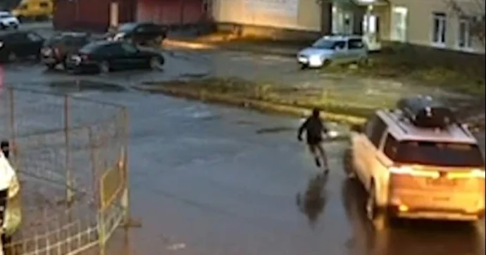 Qadın sürücülər yola qaçan məktəblini vurub öldürdü; ikisinə də cinayət işi açıldı VİDEO