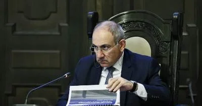 Hraparak: Paşinyan çətin seçim qarşısındadır