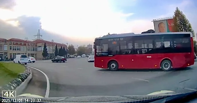 Növbəsini gözləmədən dairəyə girən avtobus sürücüsü 77 JZ 812 VİDEO