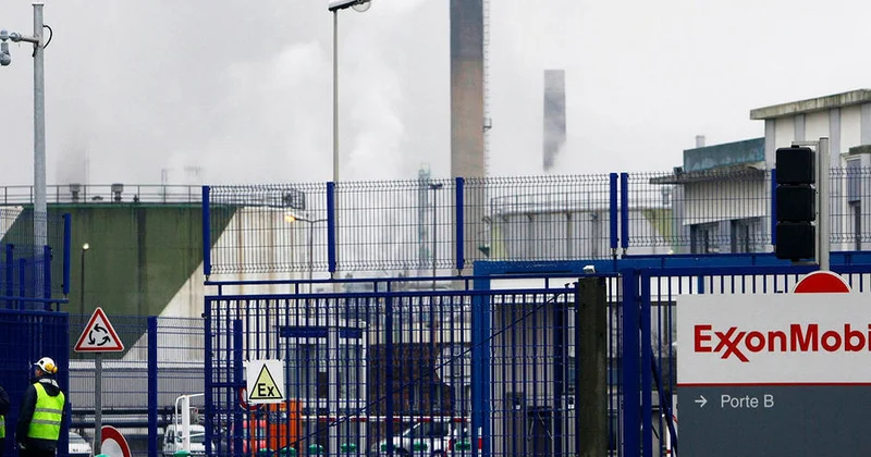 Reuters: Exxon Mobil хочет купить долю Лукойла в иракском месторождении нефти