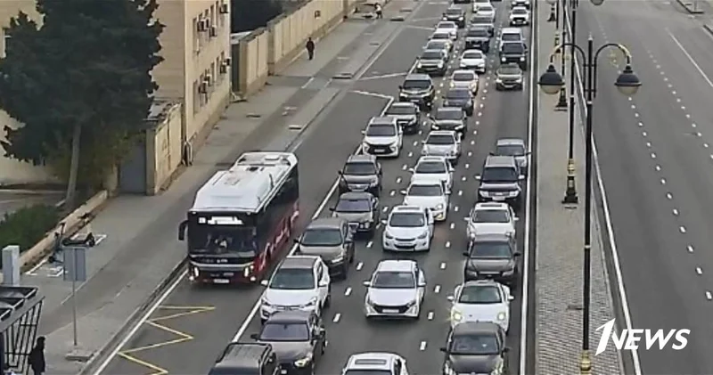 На каких улицах Баку 2 декабря наблюдаются транспортные заторы? ФОТО СПИСОК