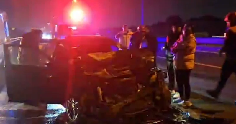 Bakıda avtomobil KamAZla toqquşdu, ölən var VİDEO