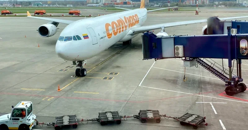 Kolumbiya Prezidenti Venesuela ilə hava nəqliyyatını bərpa edib