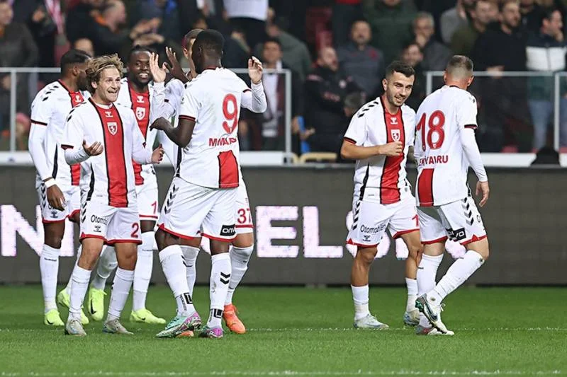 “Samsunspor”un baş məşqçisi futbolçularını cəzalandırdı