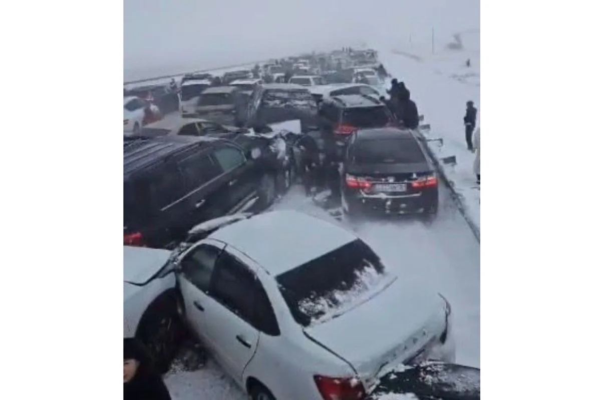 Qazaxıstanda 100dək avtomobilin iştirakı ilə yol qəzası olub, xəsarət alanlar var FOTO VİDEO