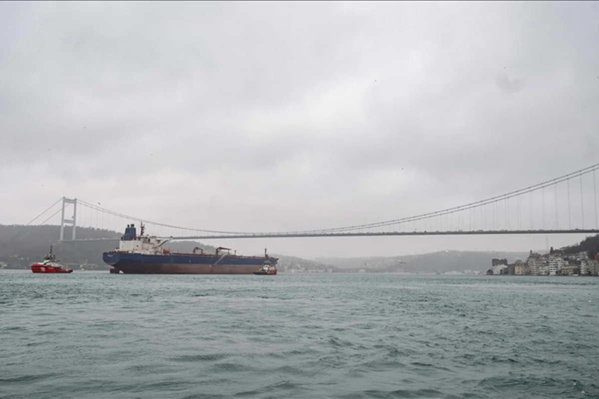 İstanbul boğazında hərəkət dayandı Bacı və qardaş axtarılır