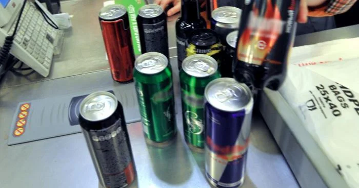 Azərbaycan alkoqollu və alkoqolsuz içkilərin idxalı ilə bağlı xərclərini 13 % dən çox artırıb