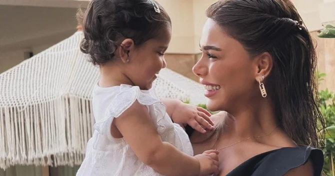 Aysun İsmayılova: Qızımın reklam siması olması üçün 150 000 AZN tələb etmişdim