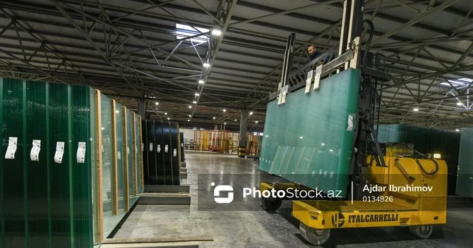 Azərbaycanda vərəqə şüşə istehsal edən ilk zavoddan REPORTAJ