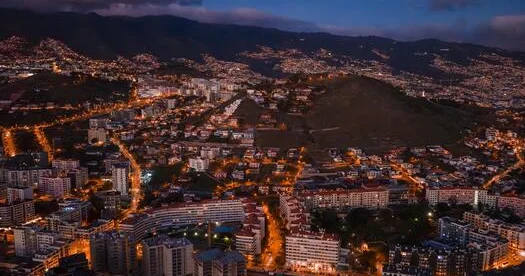 Venesuela paytaxtı zərbələr nəticəsində işıqsız qalıb