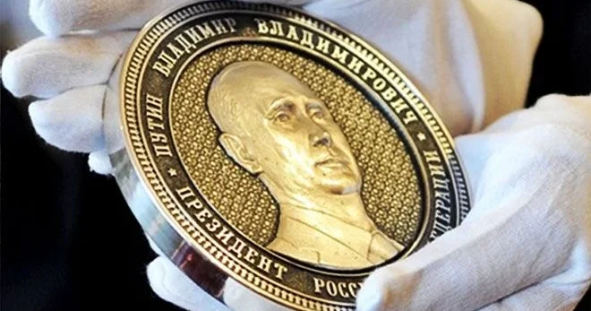 Putindən dollar və avroya qarşı yeni pul vahidi