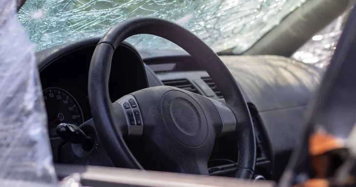 Четыре автомобиля столкнулись на скользкой дороге в Баку