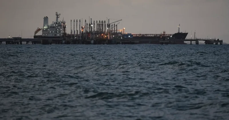 СМИ: Нефтяные танкеры обходят Венесуэлу из за угрозы захвата Соединенными Штатами