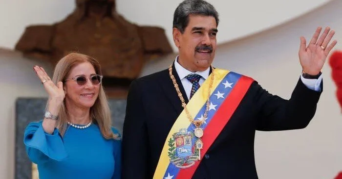 Maduro və arvadını yatdıqları yerdə tutub, zorla otaqdan çıxarıblar DETALLAR