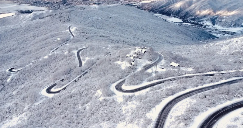 Агсуинский перевал вновь покрылся льдом