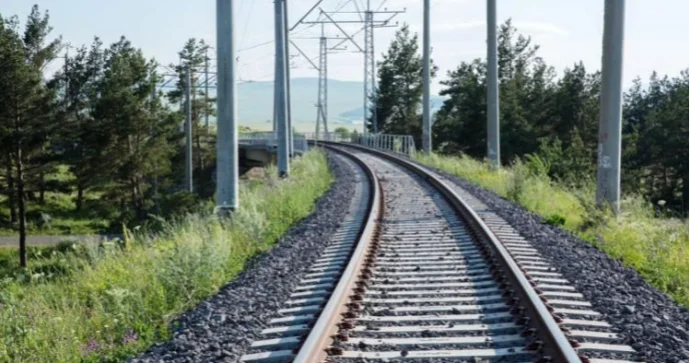 Daxili və şəhərətrafı qatarların hərəkəti dayandırılıb