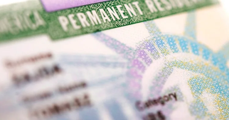 ABŞ da “yaşıl kart” üçün müraciətlərin sayı 10 ildə ikiqat artıb