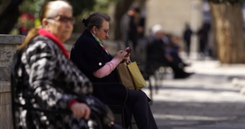 Bu qadınlar pensiyaya daha tez çıxa bilər VİDEO